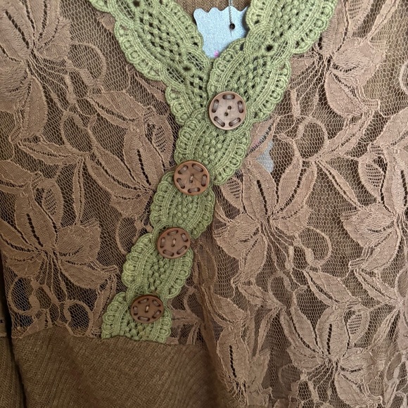 Pretty Angel Brown lace poncho-style blouse with green details, elegant - Picture 7 of 12